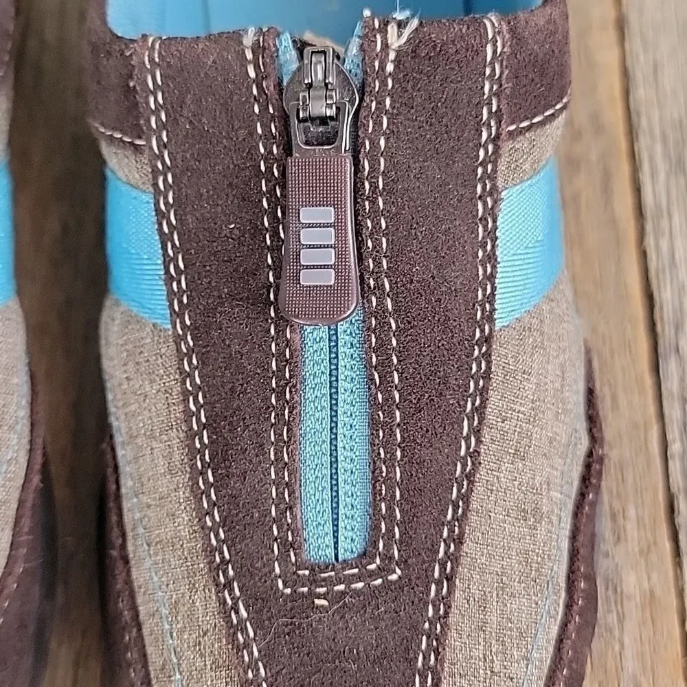 Lands End top zipper slip on casual shoe Size 4